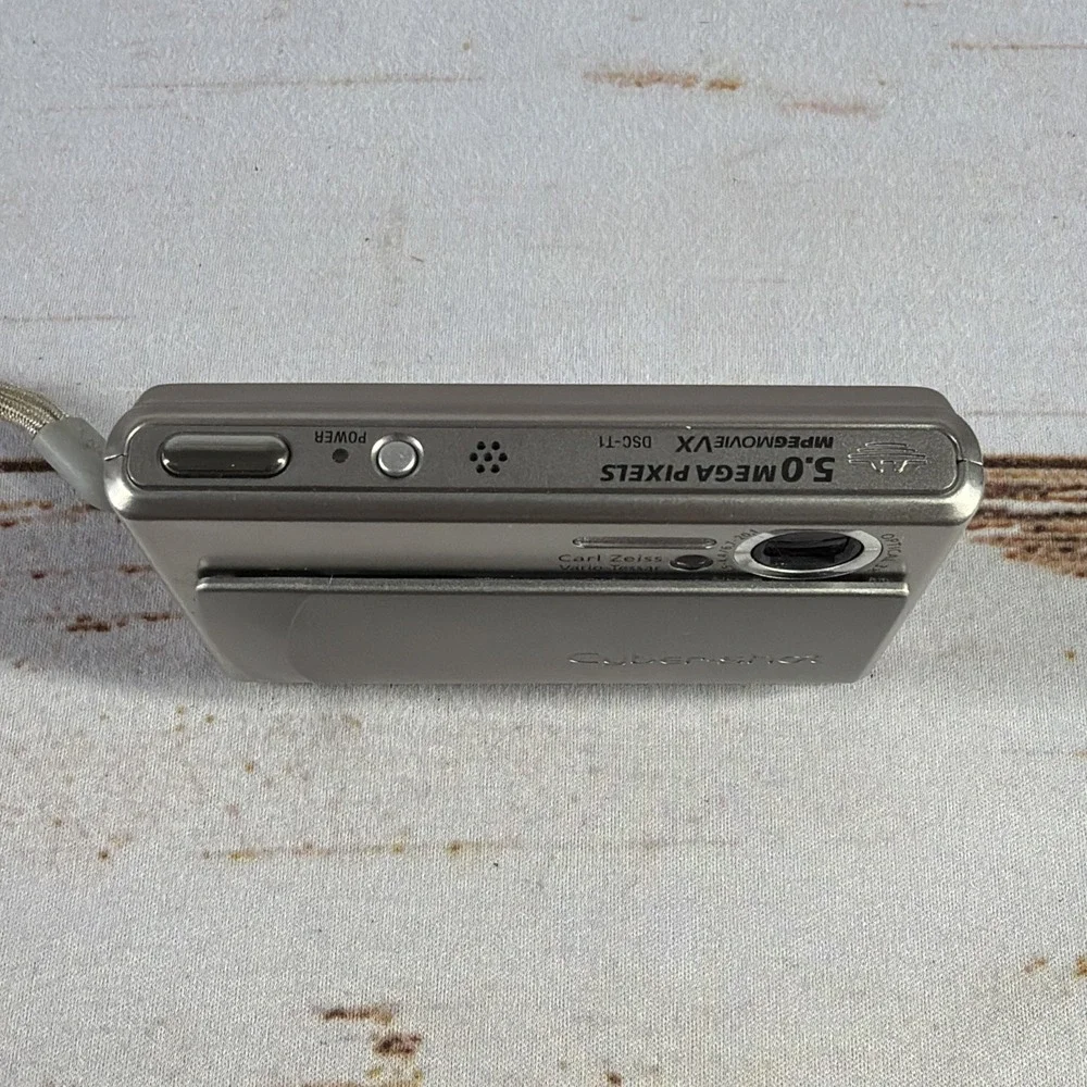Sony Cyber-shot DSC-T1 5MP Silver Digital Camera For Parts Repair No Charger